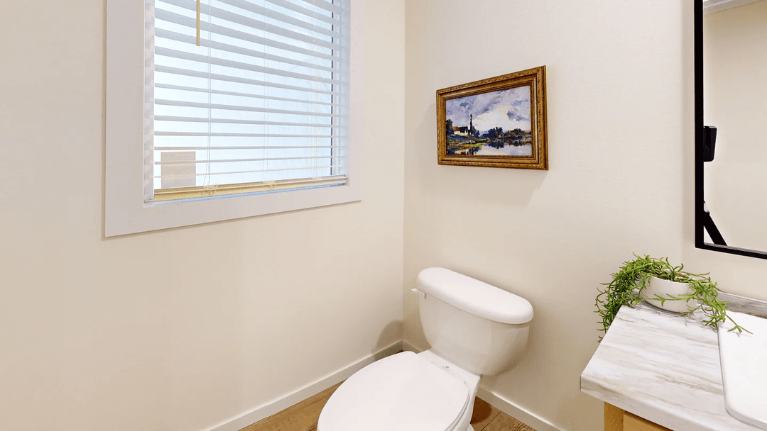 The rocking chair (biloxi) bathroom home features
