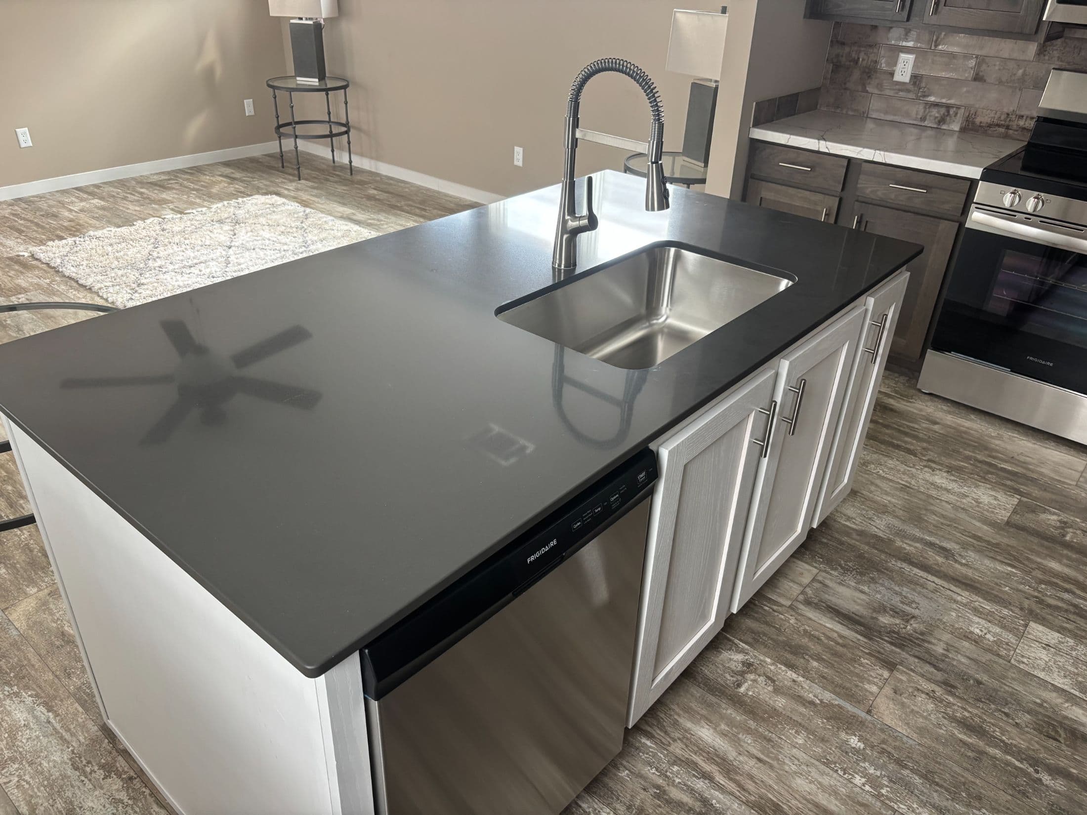 The alexander kitchen home features