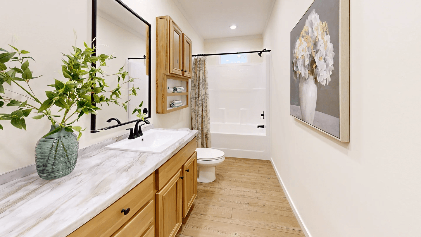 The rocking chair (biloxi) bathroom home features