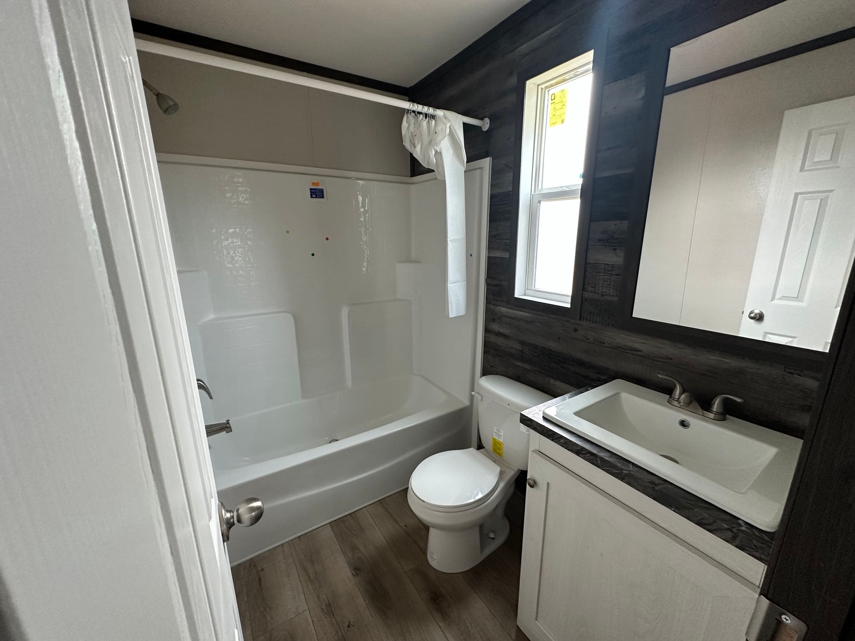 The seaside bathroom home features