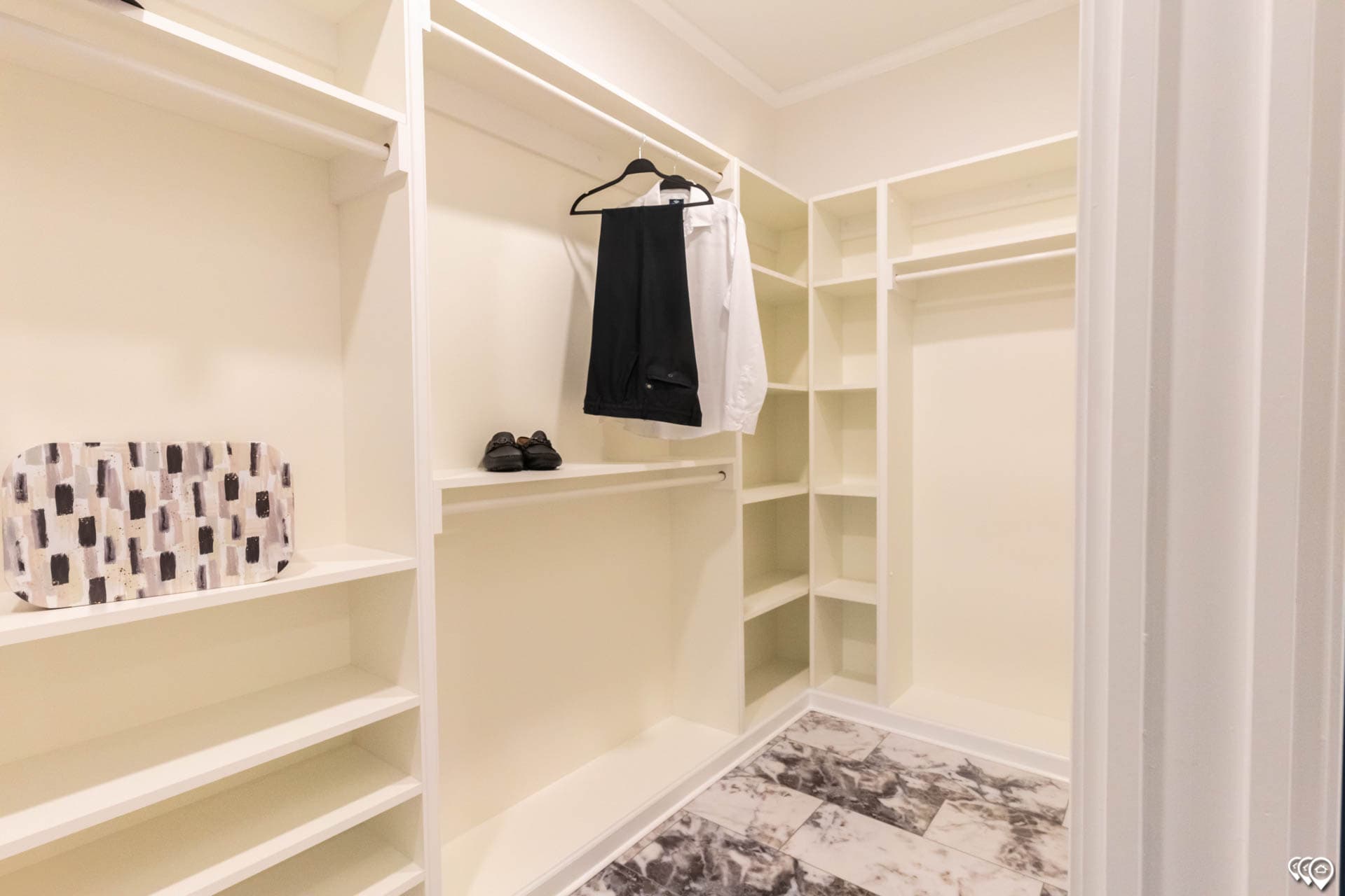 Shoreline  interior home features