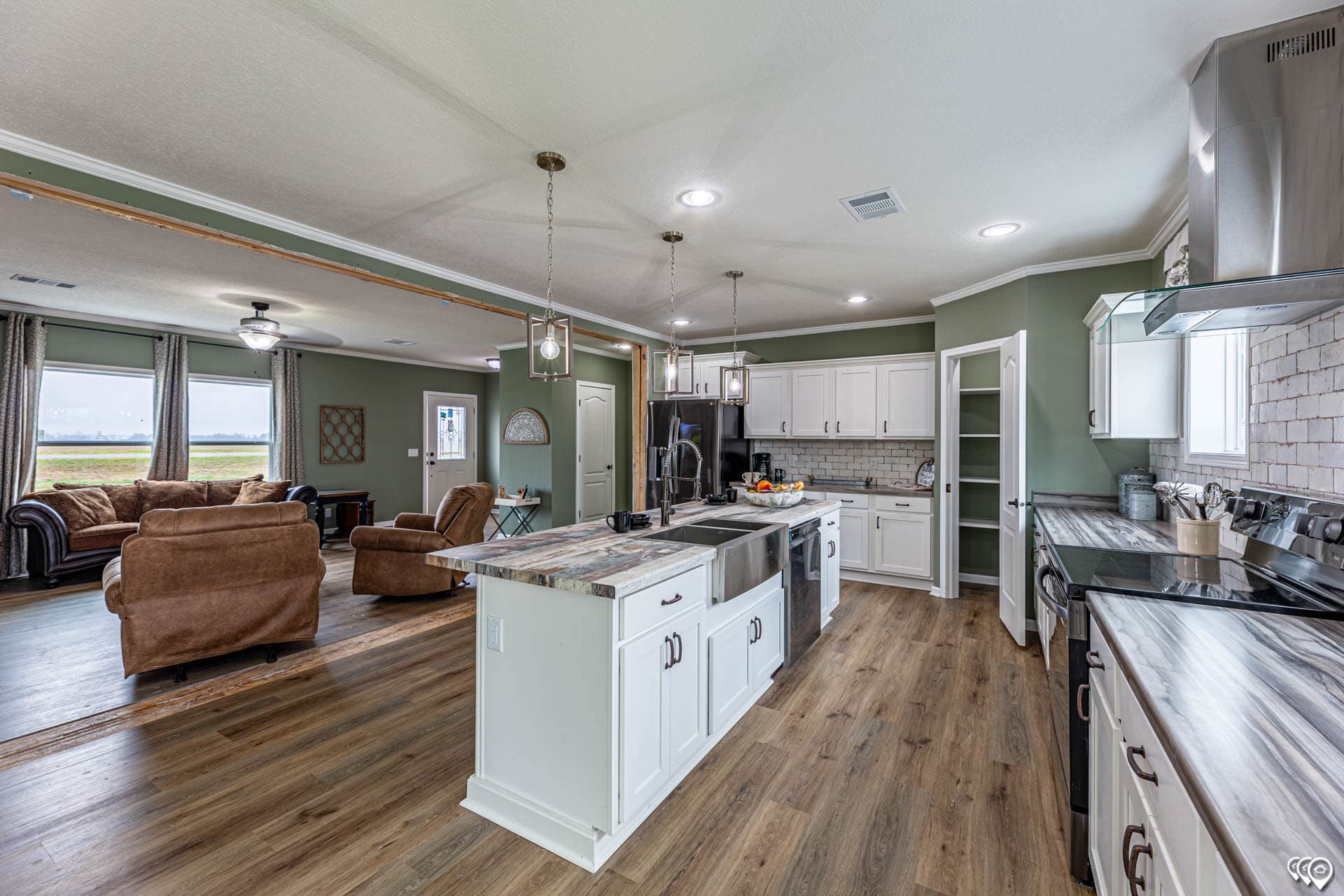 Acadia kitchen home features