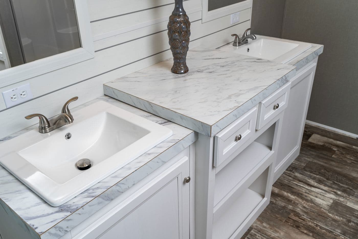 Locklear bathroom home features