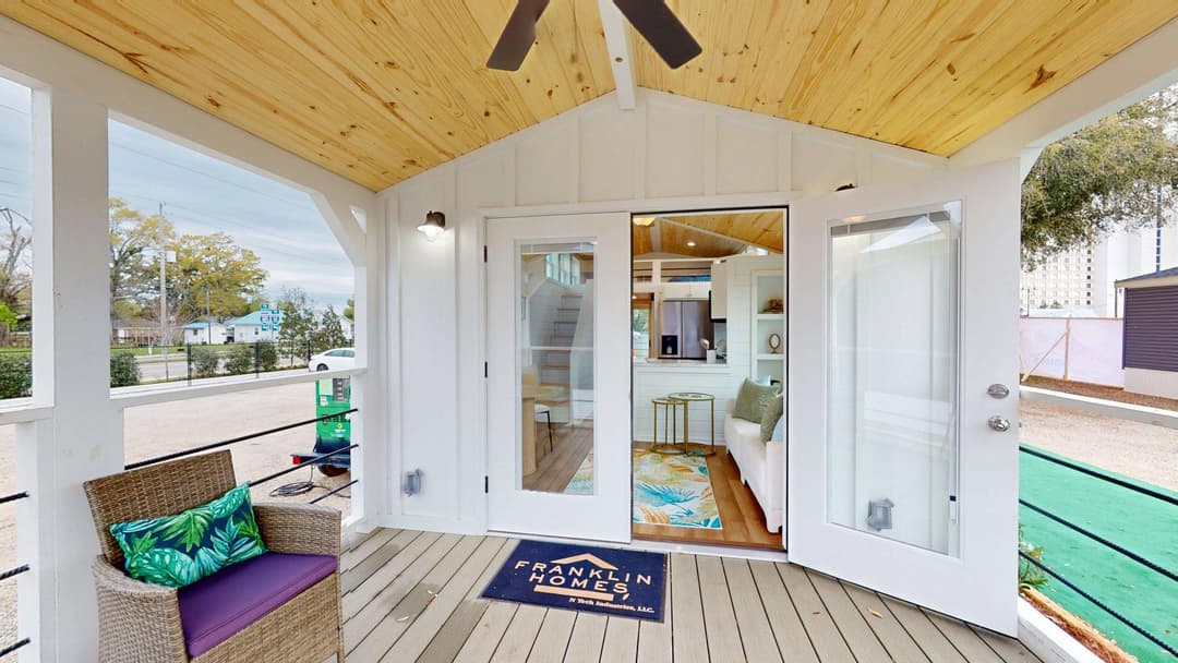 The blue wing (biloxi) hero and interior home features