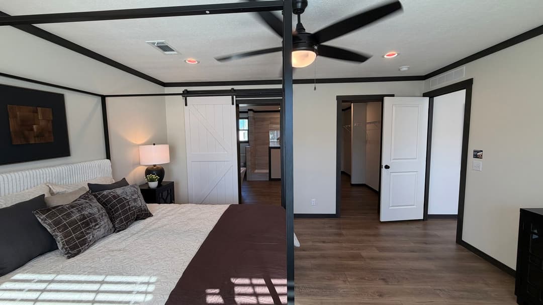 Vogue 60 (biloxi) bedroom home features