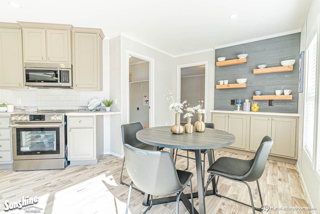 Sunshine 8004 interior home features