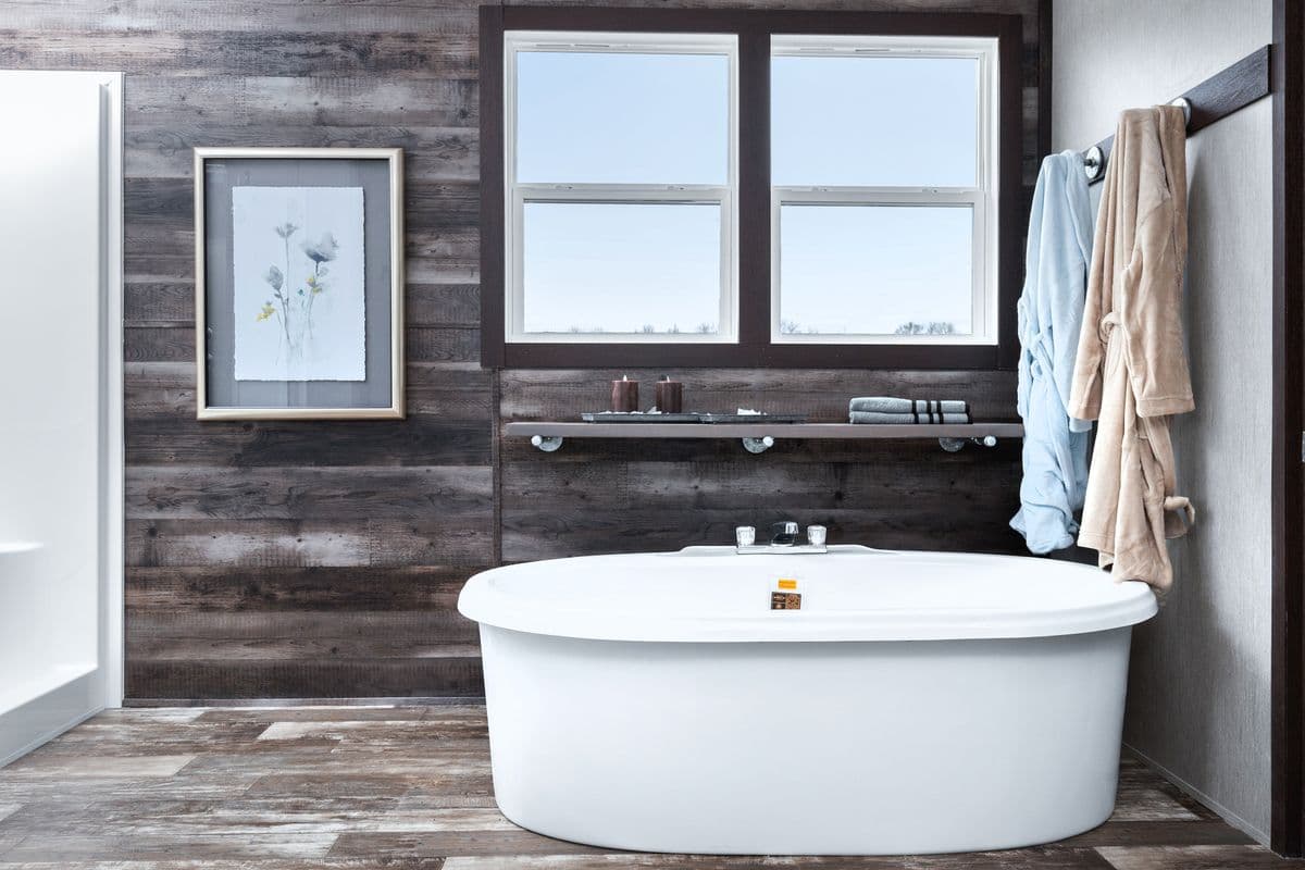 The shoreline bathroom home features