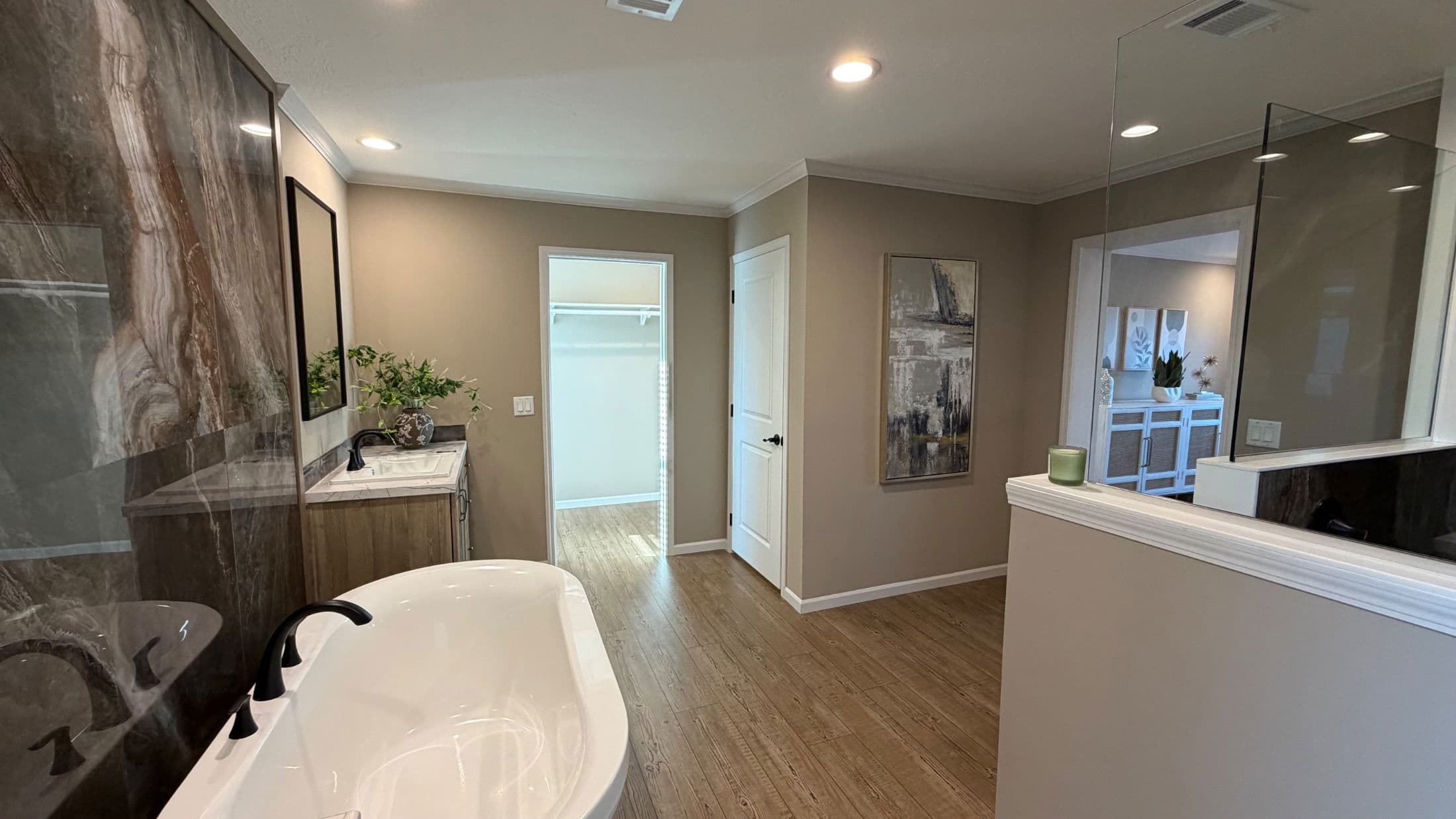 Mclemore ( biloxi) bathroom home features