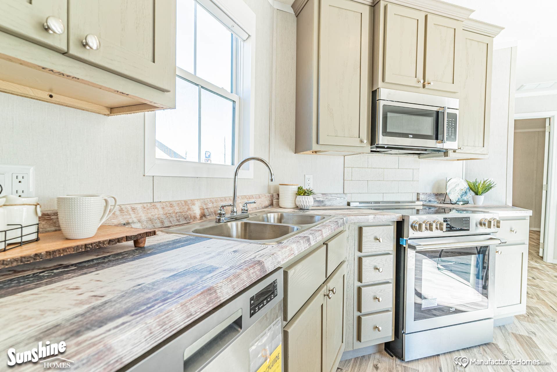 Sunshine 8004 kitchen home features