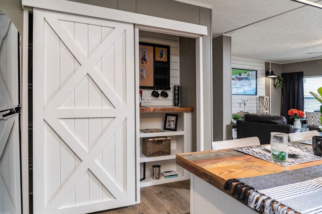 Savannah breeze kitchen home features