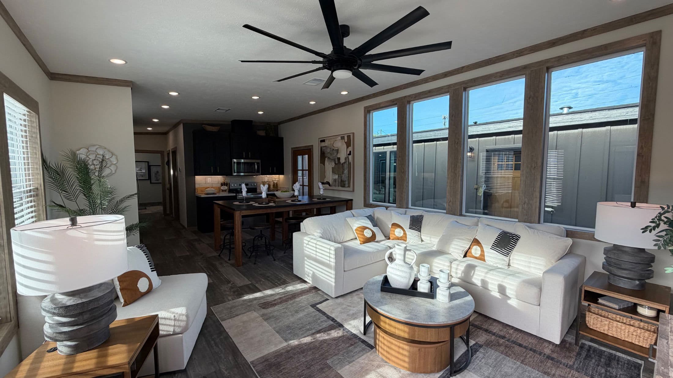 The keystone (biloxi) hero home features