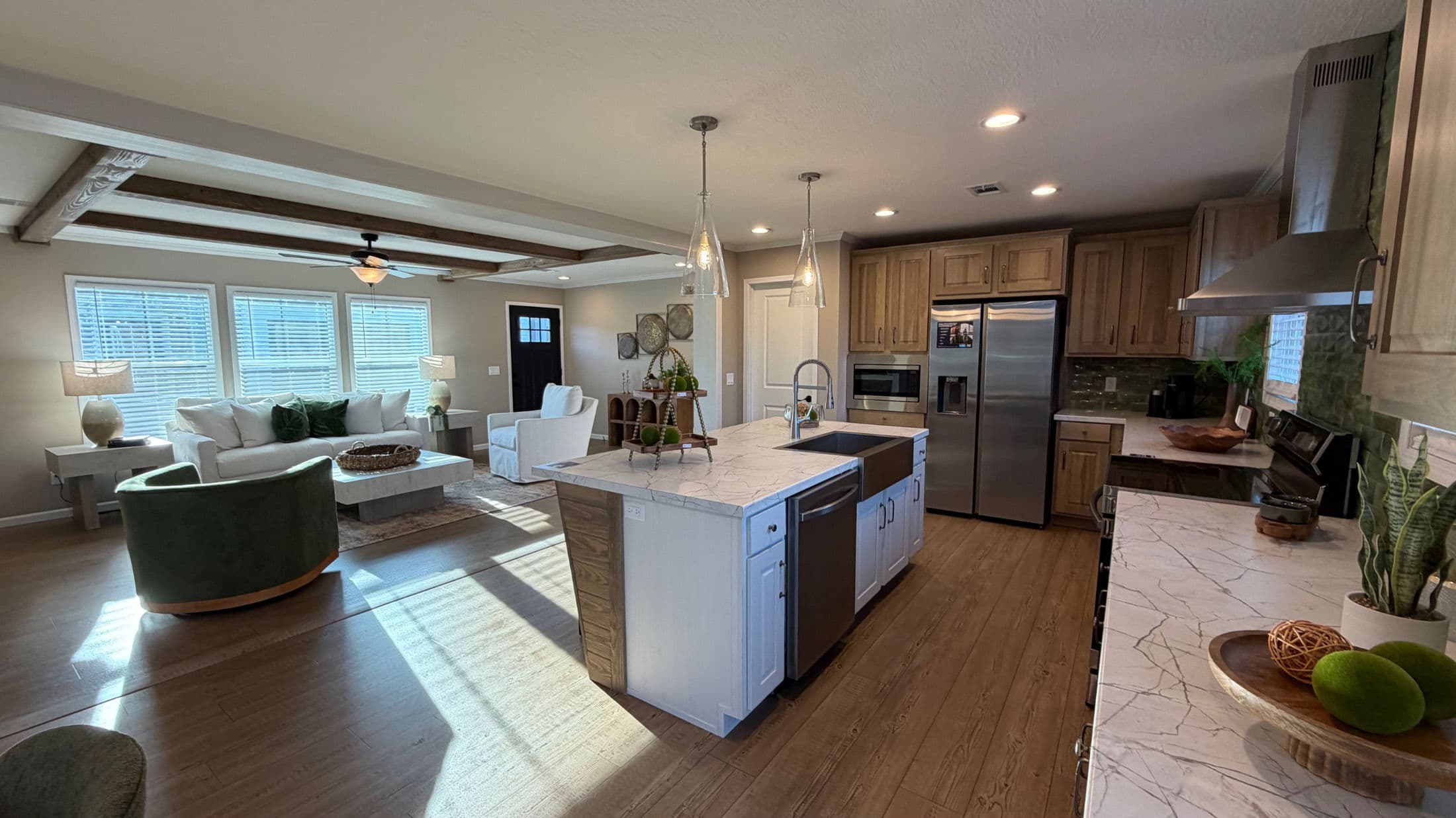 Mclemore ( biloxi) interior and kitchen home features