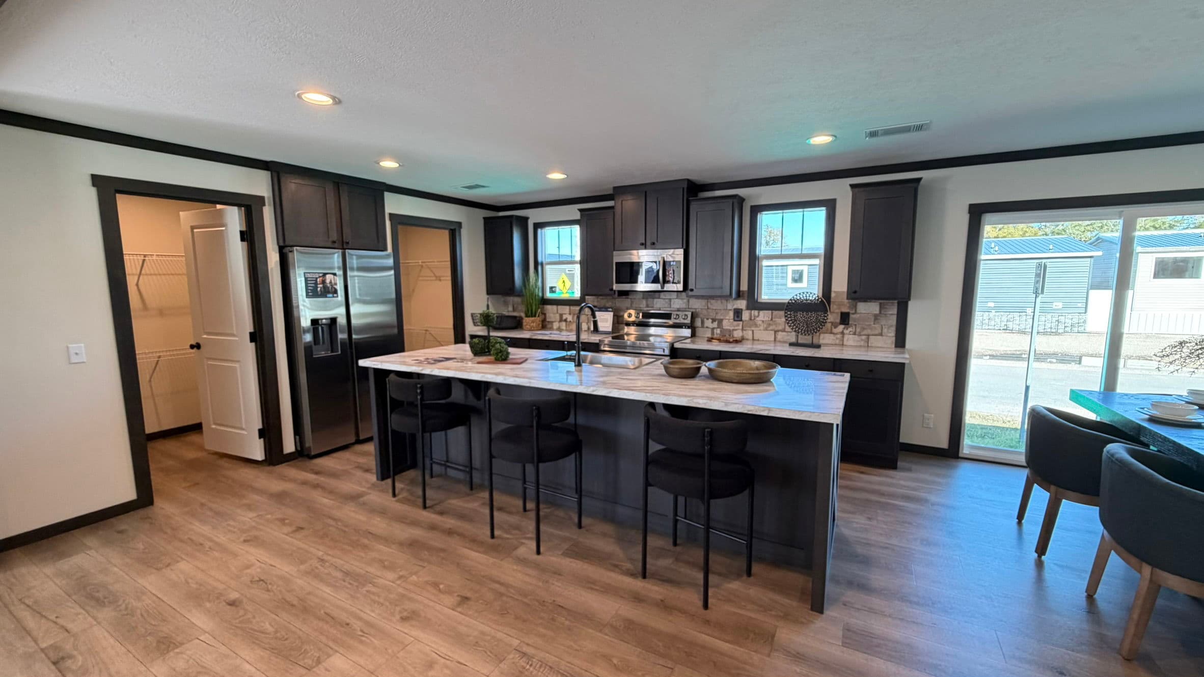 Vogue 60 (biloxi) kitchen home features