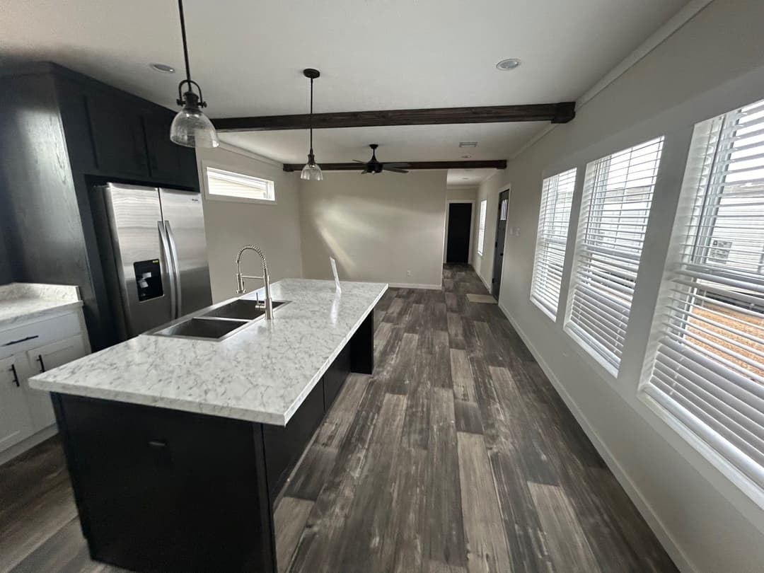 Canyon creek kitchen home features