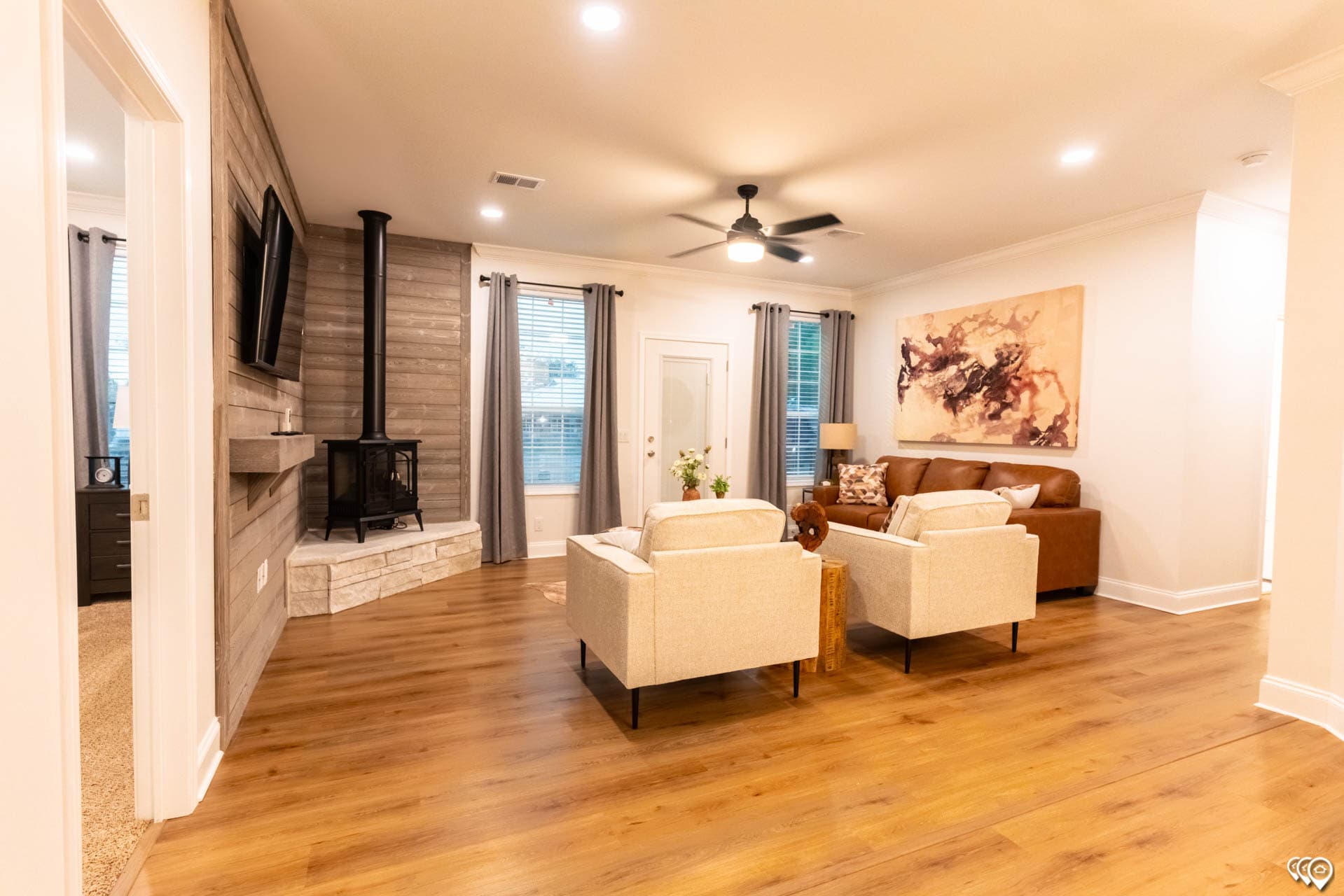 Shoreline  interior home features