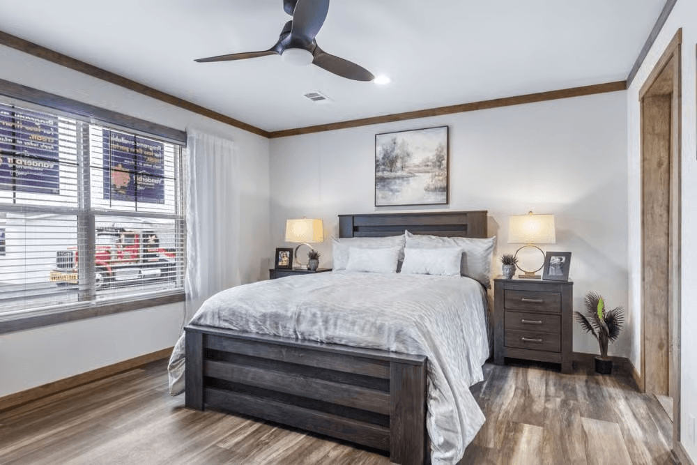 Everett bedroom home features