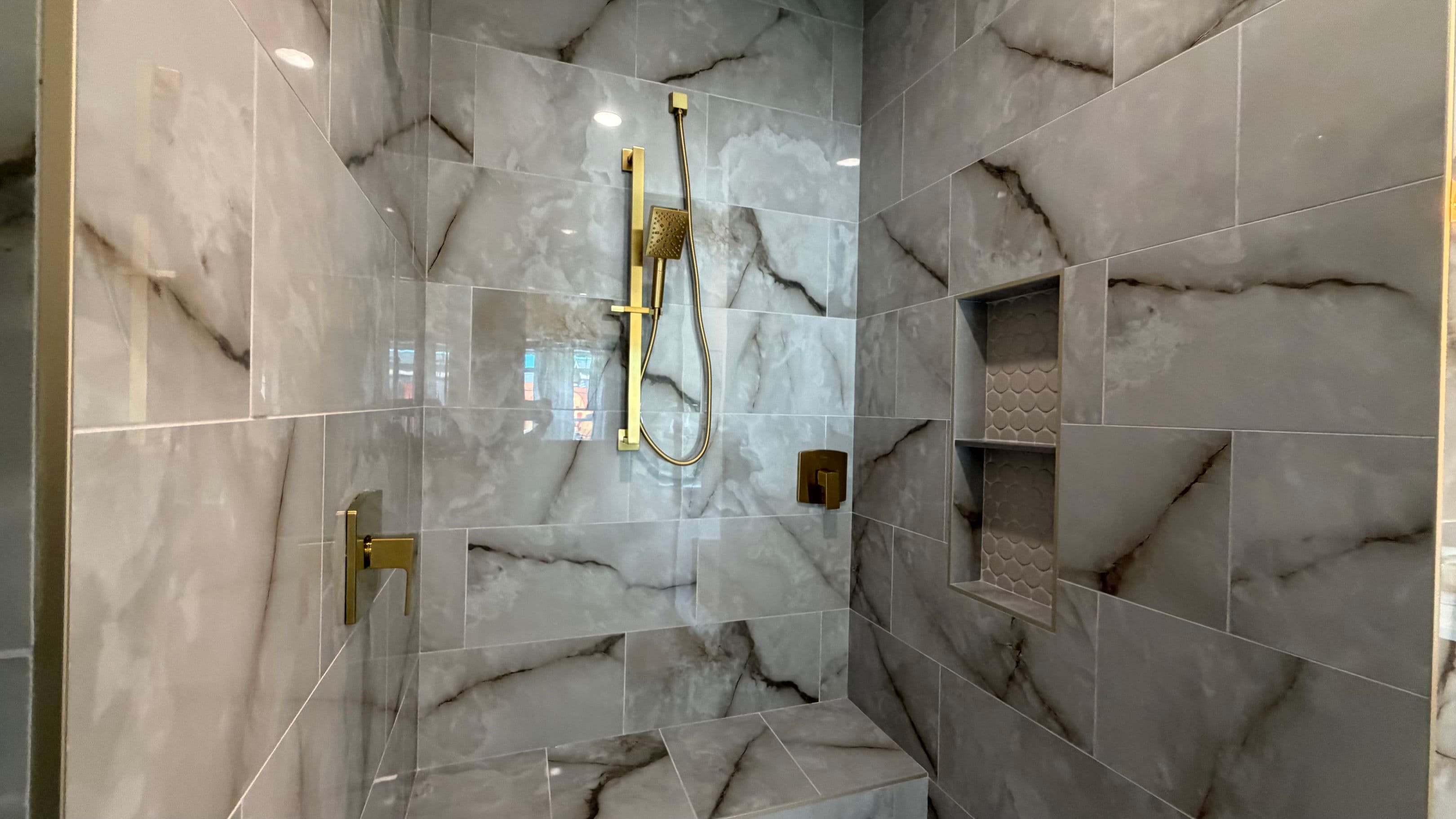 The tollison creek (biloxi) bathroom home features