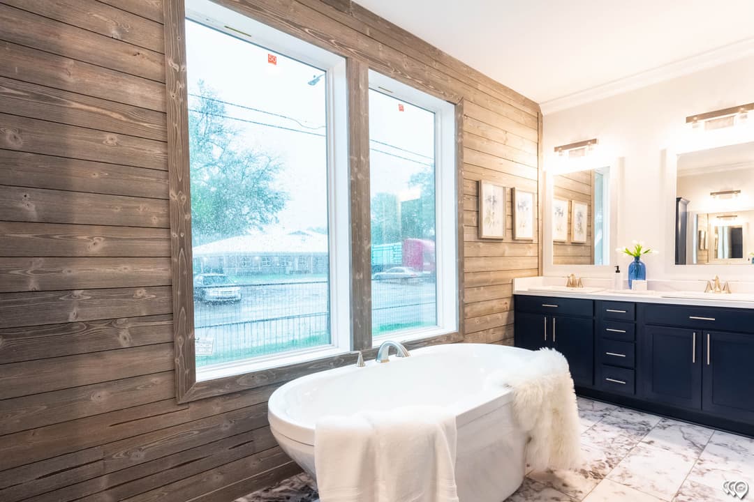 Shoreline  bathroom home features