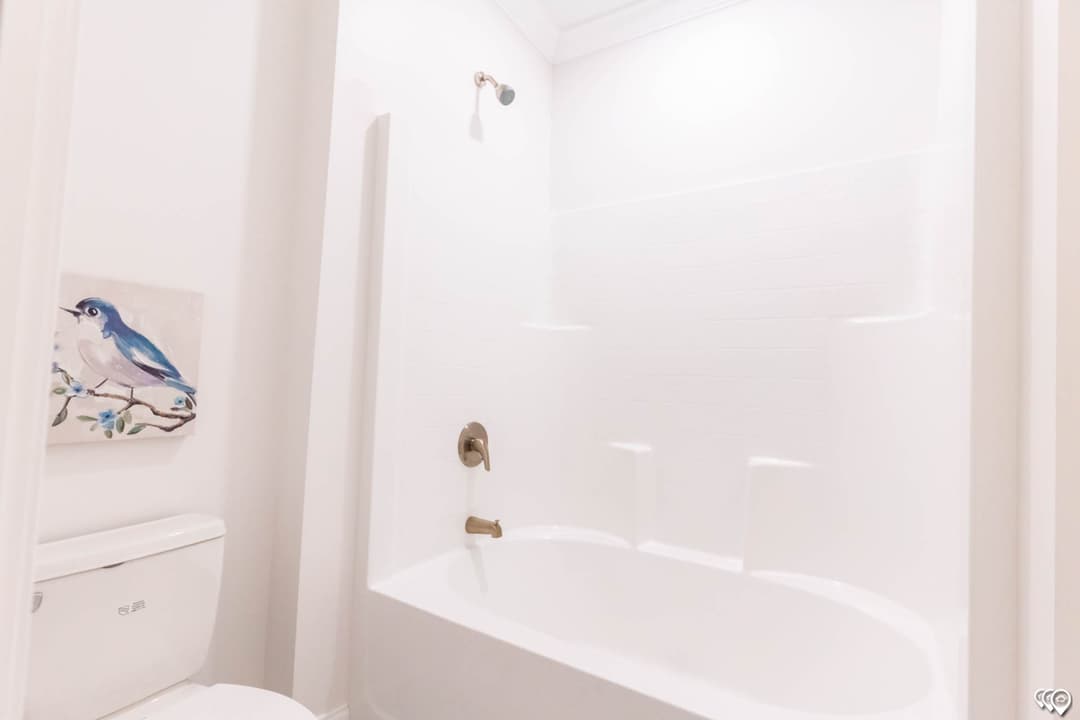 The shoreline bathroom home features