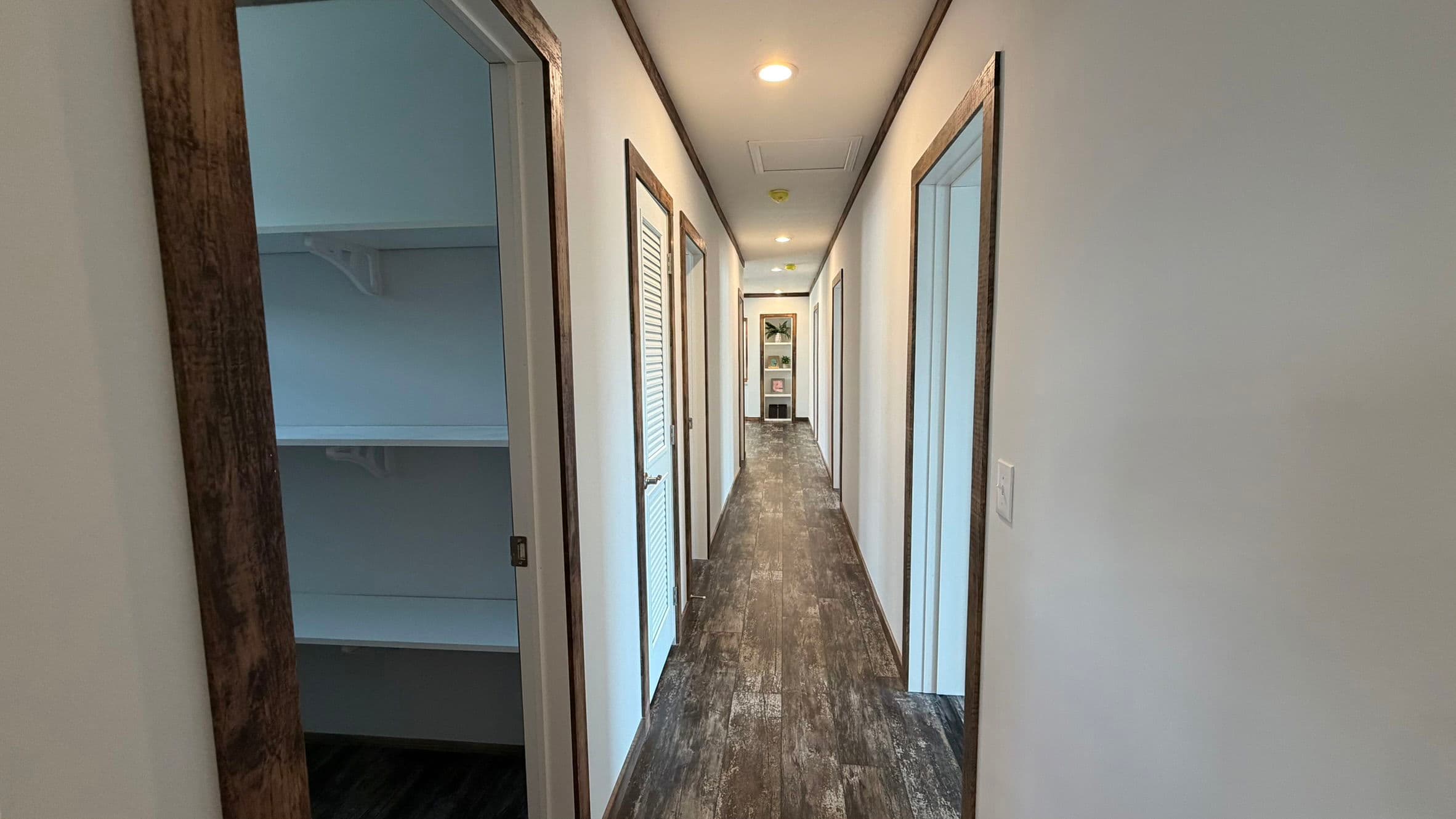 Tyra ii interior home features