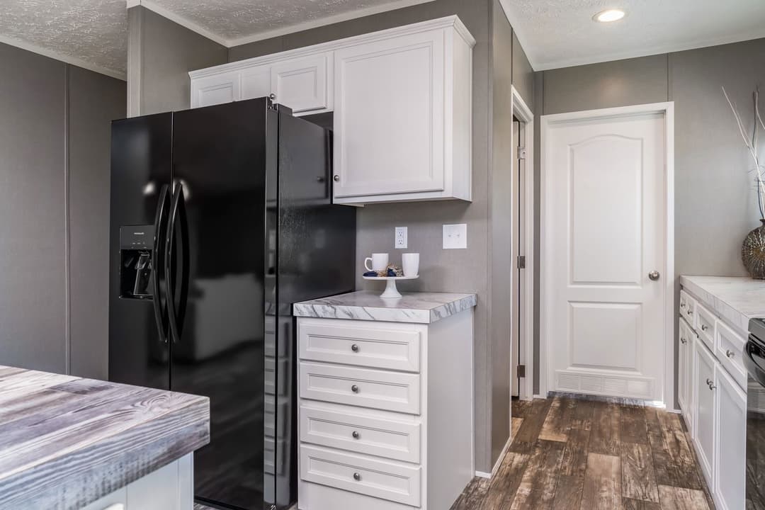 Locklear kitchen home features