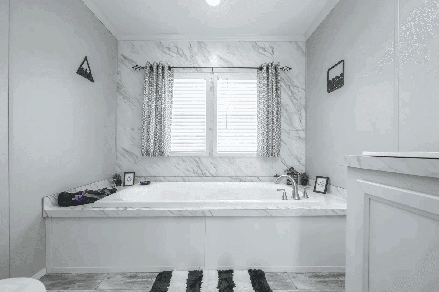 Stella (wind zone 2) bathroom home features