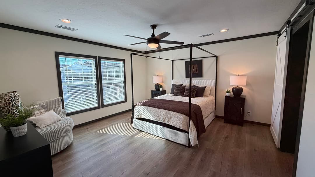 Vogue 60 (biloxi) bedroom home features